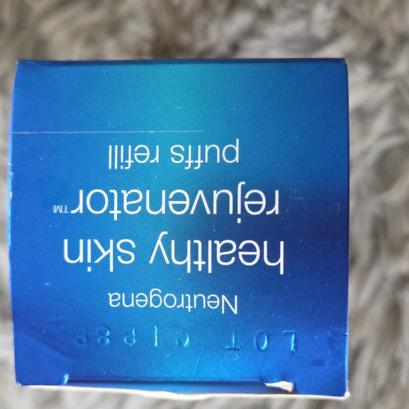 Neutrogena Healthy Skin Rejuvenator Puffs Refill - Picture 4 of 7